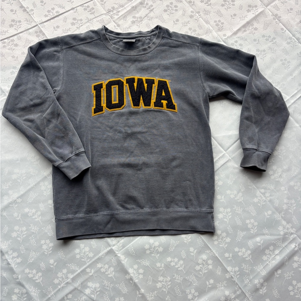 Comfort Colors Iowa Crewneck Sweatshirt - Gray with Gold Lettering